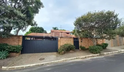Casa de alto padrão com piscina e sauna na Samambaia, São Carlos