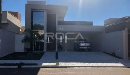 Casa padrão à venda em São Carlos, com 3 dormitórios e suíte!