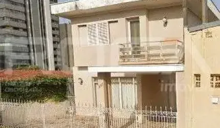Sobrado de 3 dormitórios com suíte no Centro de São Carlos