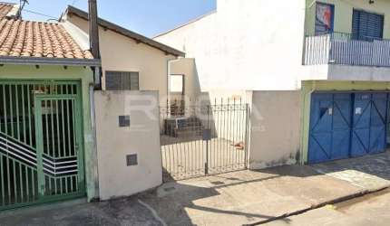 Encantadora casa à venda em Cidade Aracy, São Carlos: 2 dormitórios, garagem e muito mais!