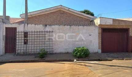 Linda casa à venda na Vila São José, São Carlos - 03 dormitórios, churrasqueira e garagem