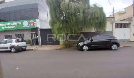 Casa padrão à venda em Silvio Vilari, São Carlos - 2 dormitórios, garagem coberta, lavanderia e sala.