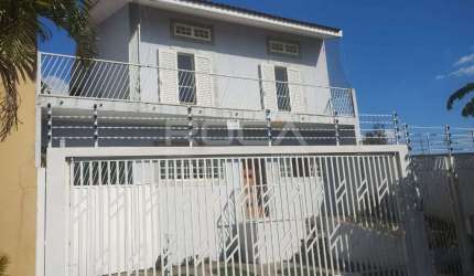 Sobrado à venda no Jardim Paraíso, São Carlos: 3 dormitórios, suíte e closet!