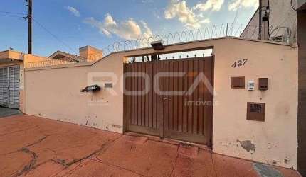 Casa à venda no bairro Jardim Munique, São Carlos - Com 2 dormitórios e suíte!