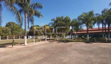 Chácara com piscina e campo de futebol no Varjão, São Carlos