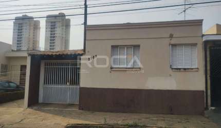 Casa à venda no CENTRO de São Carlos | 2 dormitórios, 3 garagens cobertas