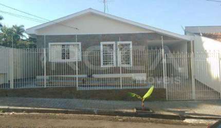 Aluguel de Casa Padrão com 3 Dormitórios em Cidade Jardim, São Carlos