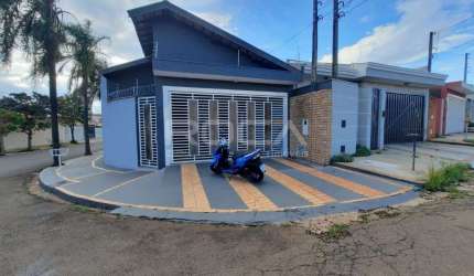 Casa à venda no bairro Jardim Cardinalli em São Carlos