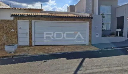 Casa à venda no Parque Fehr, São Carlos: 2 dormitórios, piscina e churrasqueira