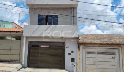 Casa à venda em São Carlos - 3 dormitórios, suíte e garagem coberta!