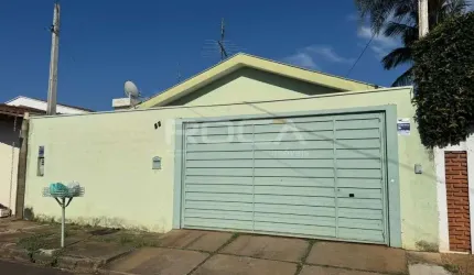 Casa padrão à venda no Jardim Santa Paula, São Carlos: 3 dormitórios, 2 banheiros e 4 vagas de garagem!