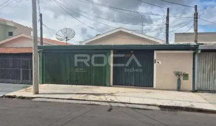 Casa à venda no Jardim Araucária, São Carlos: 2 dormitórios, 1 suíte, garagem coberta!