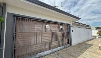 Casa à venda em São Carlos, 3 dormitórios, suíte, garagem coberta