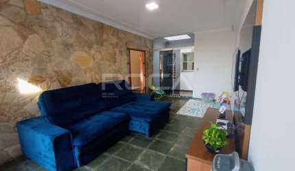 Casa à venda no Jardim Nova São Carlos, São Carlos - 2 dormitórios, suíte, churrasqueira e piscina!