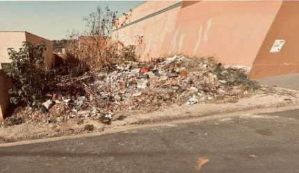 Terreno à venda no bairro Cidade Aracy em São Carlos