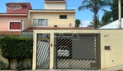 Casa à venda no Jardim Centenário, São Carlos - 3 dormitórios e área de lazer