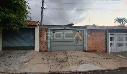 Casa à venda no Astolpho Luiz do Prado, São Carlos - 3 dormitórios, armários na cozinha!
