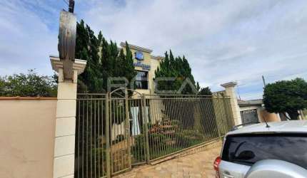 Imóvel comercial no Jardim São Carlos - Salão com 4 banheiros e muito mais!