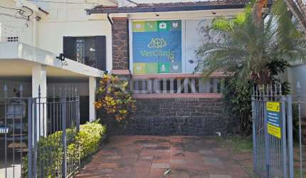Venda de Casas / Comercial na cidade de São Carlos