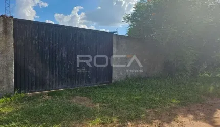 Casa de campo à venda em São Carlos - 2 dormitórios, suíte e amplo quintal!