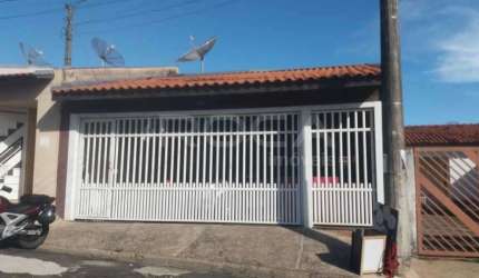 Casa à venda no bairro DOURADINHO em São Carlos: 3 dormitórios, suíte, e garagem coberta!