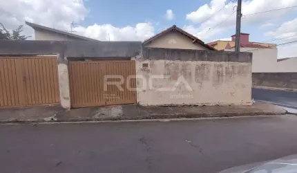 Casa padrão à venda na Vila Costa do Sol, São Carlos: 3 dormitórios, 2 banheiros e 4 garagens!