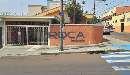 Casa à venda e locação no CENTRO, São Carlos | 3 dormitórios, 2 garagens cobertas, edícula