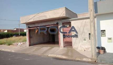 Casa à venda no Parque dos Flamboyant, São Carlos: 2 dormitórios, 2 garagens cobertas e mais!