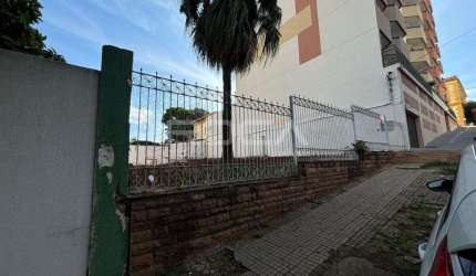 Terreno à venda no Centro de São Carlos com canil e poço artesiano