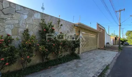 Casa à venda no Jardim Cardinalli, São Carlos: 4 dormitórios, piscina e mais!