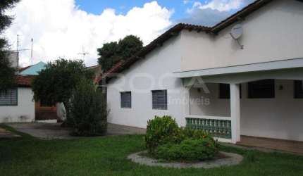 Casa Padrão com 3 dormitórios e piscina em Santa Felícia, São Carlos