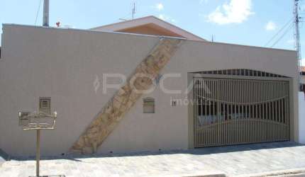 Casa Padrão de 3 dormitórios com suíte em São João Batista, São Carlos