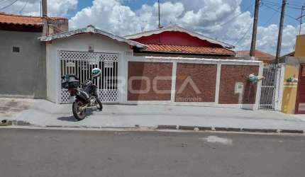 Casa padrão à venda no Jardim Beatriz, São Carlos: 2 dormitórios, edícula e garagem coberta