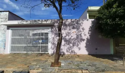 Casa padrão de 3 dormitórios com piscina e churrasqueira na Vila Brasília em São Carlos