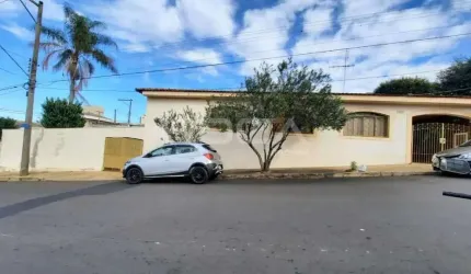 Venda de Casas / Padrão na cidade de São Carlos
