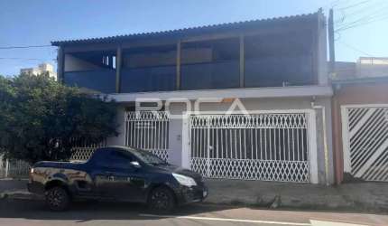 Casa Padrão à Venda no Centro, São Carlos - 4 Dormitórios, 2 Suítes e Edícula