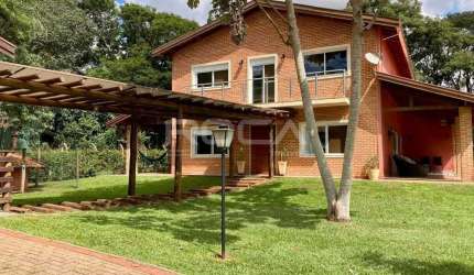 Chácara de Luxo em São Carlos: 3 dormitórios e área de lazer completa!