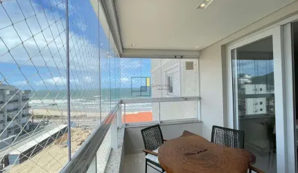 APARTAMENTO DECORADO E MOBILIADO 2 SUÍTES A 30M DO MAR,NO GRAVATÁ, NAVEGANTES.