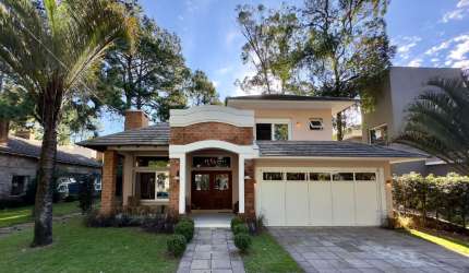 CASA ENCANTADORA NO CONDOMÍNIO CARMEL