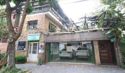 Casa tipo para venda com 4 quartos, sendo 4 suítes, 414m²