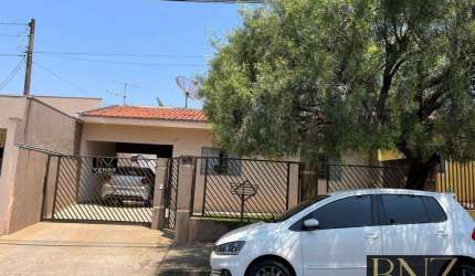 Encantadora Casa de 3 Quartos com Churrasqueira e Quintal !