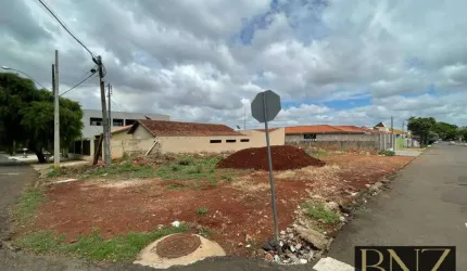 Terreno de Esquina - Centro - 300m² - R$300.000,00 - Ótima Oportunidade!