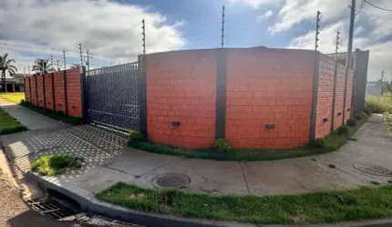 Lazer Completo: Piscina e Churrasqueira no Jardim Paraná!
