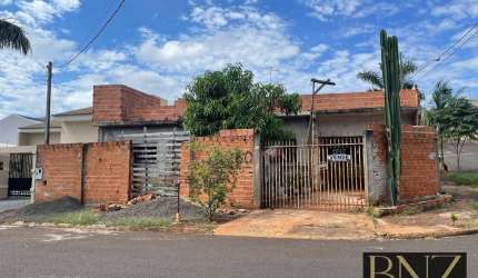 Casa à Venda no San Raphael 5: 4 Quartos, Suíte, Garagem para 2 Carros!