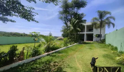 Encantadora Chácara com 4 Quartos e Amplo Terreno na Estrada Aliança!