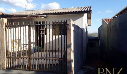 Terreno a Venda com 4 casas no quintal