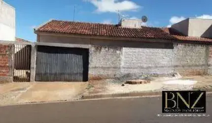 Casa com Edícula para Venda