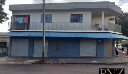 Sobrado com sala comercial e casa para venda