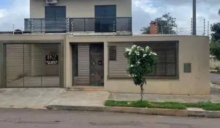 Sobrado à Venda no Centro de Arapongas, PR - Conforto e Versatilidade!