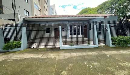 Locação - Residência na Zona 07 em Maringá